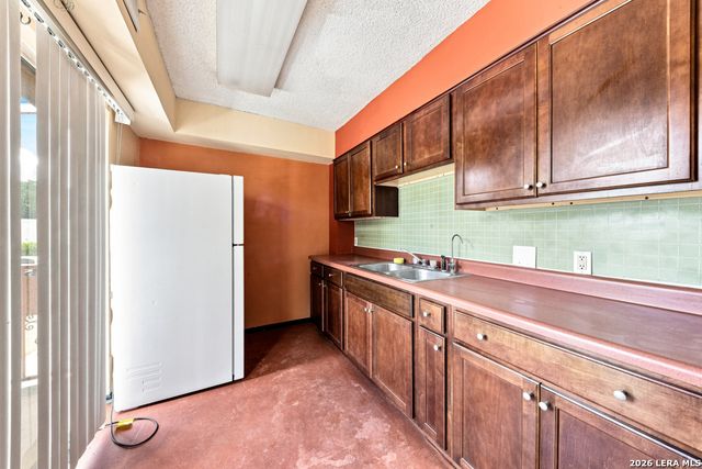 1131 BABCOCK RD, San Antonio, TX 78201