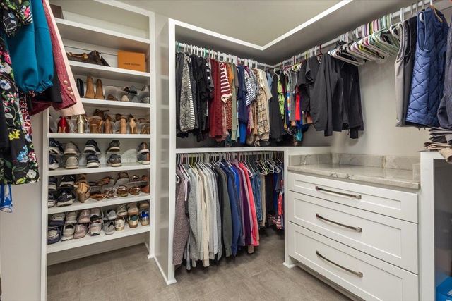 2899 OAKLEIGH LN, Germantown, TN 38138