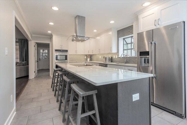 2899 OAKLEIGH LN, Germantown, TN 38138