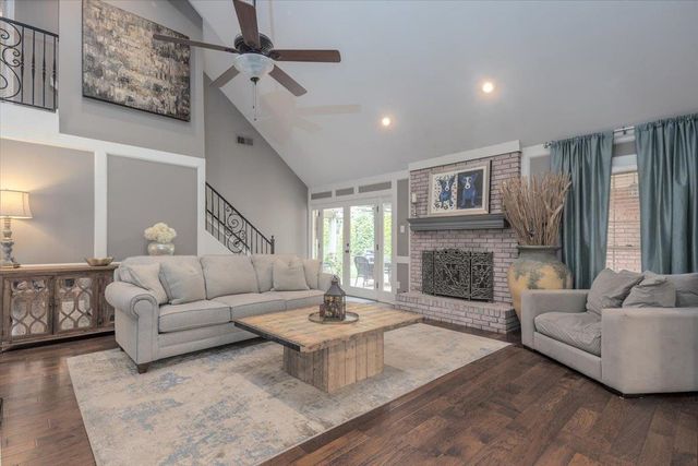 2899 OAKLEIGH LN, Germantown, TN 38138