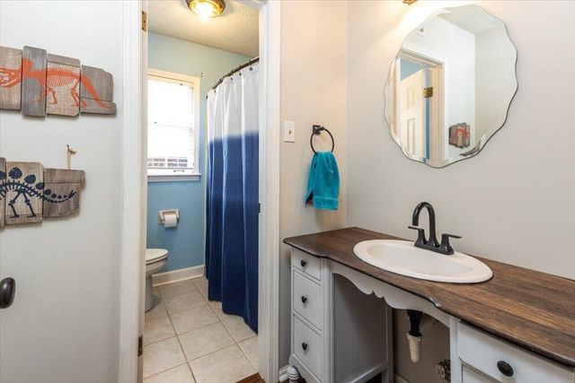 2899 OAKLEIGH LN, Germantown, TN 38138