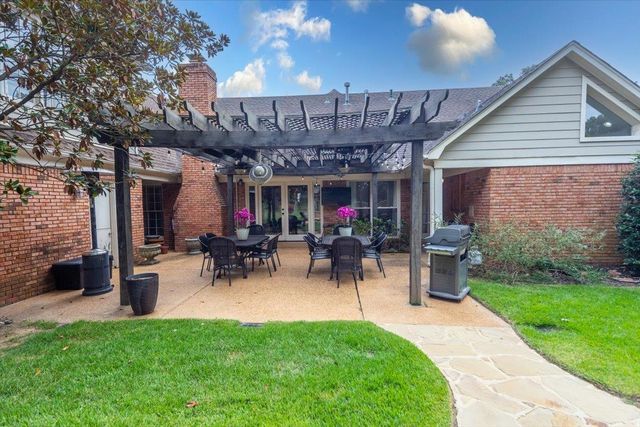 2899 OAKLEIGH LN, Germantown, TN 38138