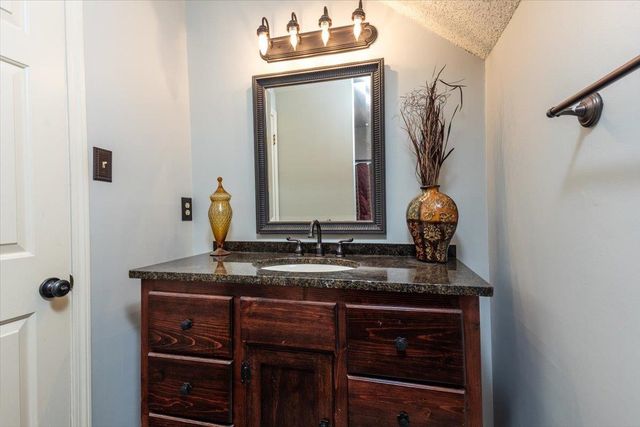 2899 OAKLEIGH LN, Germantown, TN 38138