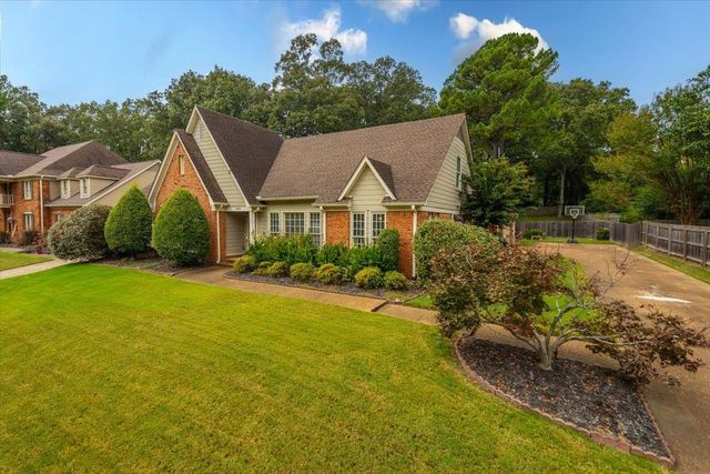 2899 OAKLEIGH LN, Germantown, TN 38138