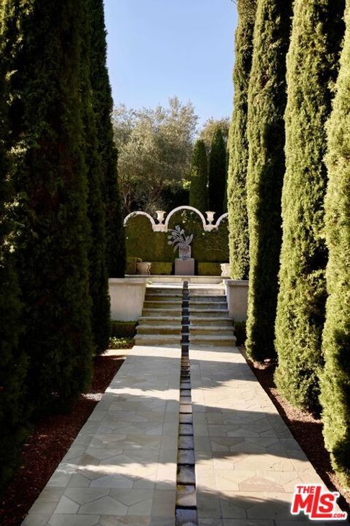 Image 10 of property listing at 2910 Sycamore Canyon Road, Montecito, CA 93108