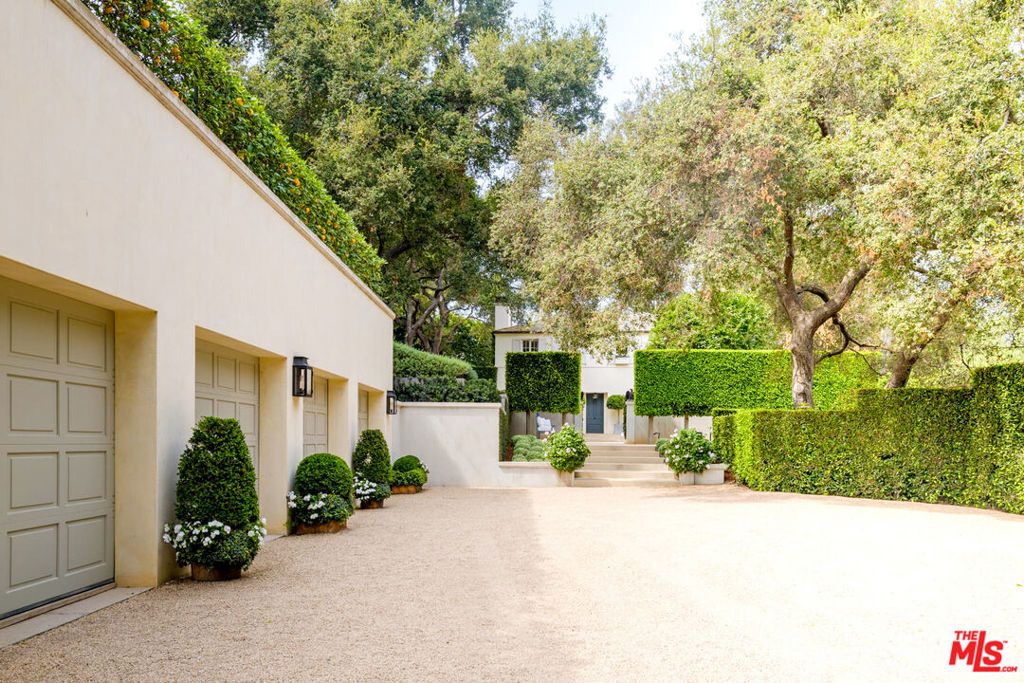 Image 13 of property listing at 2910 Sycamore Canyon Road, Montecito, CA 93108