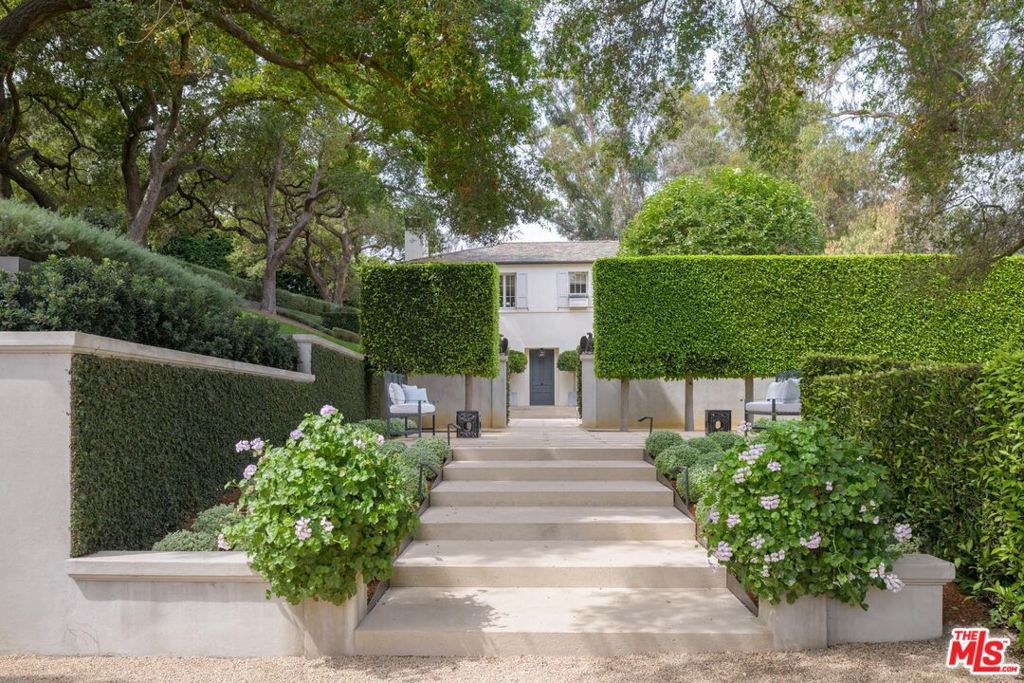 Image 14 of property listing at 2910 Sycamore Canyon Road, Montecito, CA 93108