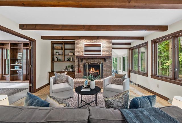 1520 W Manor LANE, River Hills, WI 53217