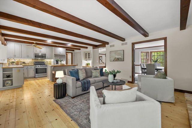 1520 W Manor LANE, River Hills, WI 53217