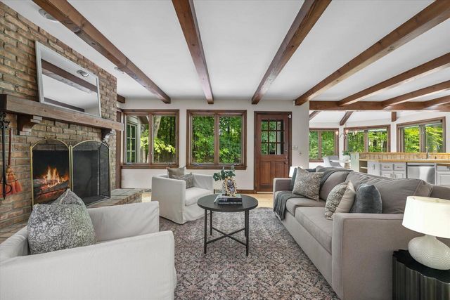 1520 W Manor LANE, River Hills, WI 53217
