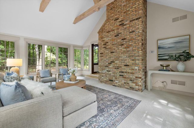 1520 W Manor LANE, River Hills, WI 53217