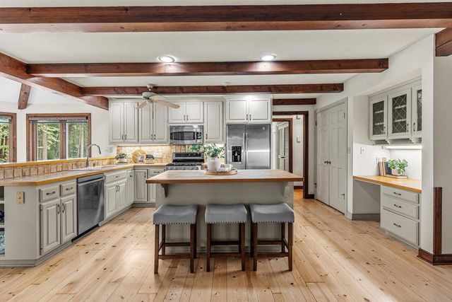 1520 W Manor LANE, River Hills, WI 53217