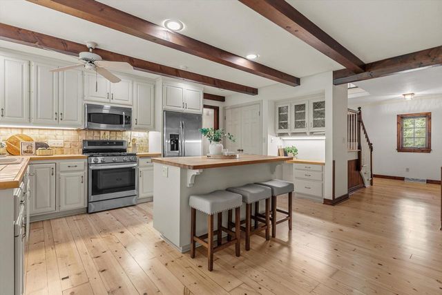 1520 W Manor LANE, River Hills, WI 53217