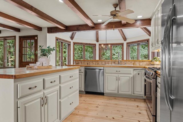 1520 W Manor LANE, River Hills, WI 53217