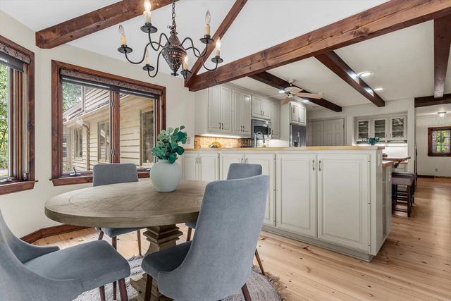 1520 W Manor LANE, River Hills, WI 53217