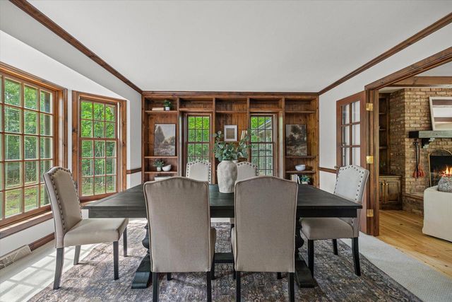 1520 W Manor LANE, River Hills, WI 53217