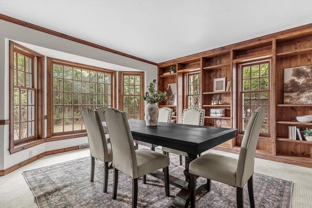 1520 W Manor LANE, River Hills, WI 53217