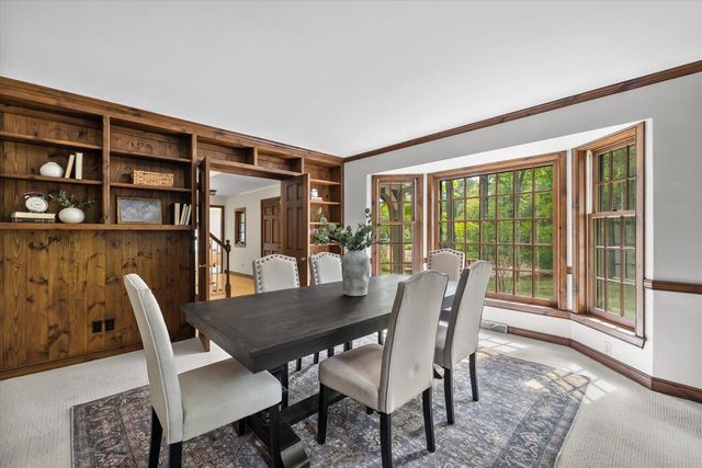 1520 W Manor LANE, River Hills, WI 53217
