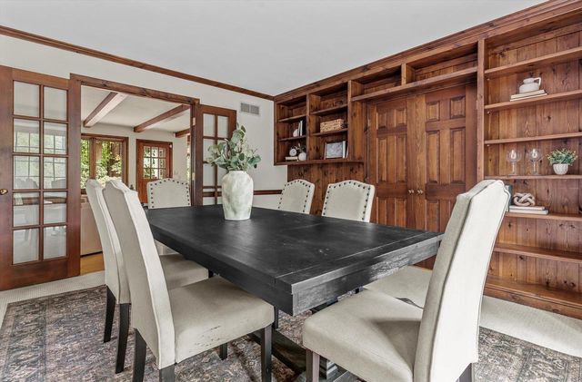 1520 W Manor LANE, River Hills, WI 53217