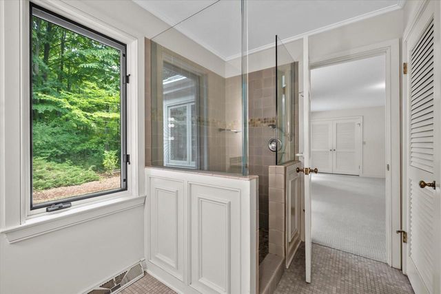 1520 W Manor LANE, River Hills, WI 53217