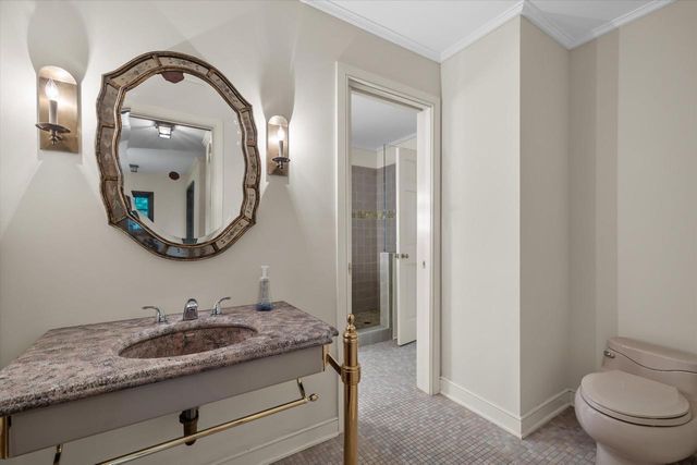 1520 W Manor LANE, River Hills, WI 53217