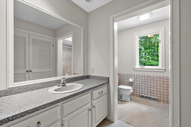 1520 W Manor LANE, River Hills, WI 53217