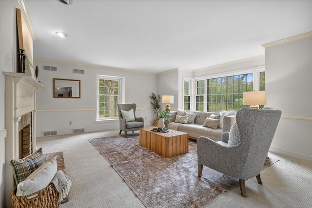 1520 W Manor LANE, River Hills, WI 53217