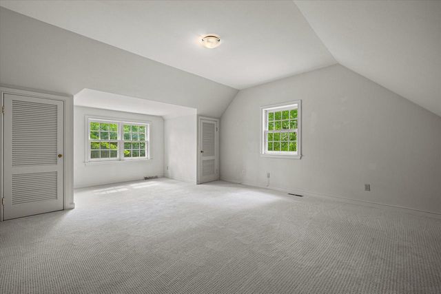 1520 W Manor LANE, River Hills, WI 53217