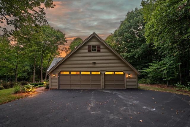 1520 W Manor LANE, River Hills, WI 53217