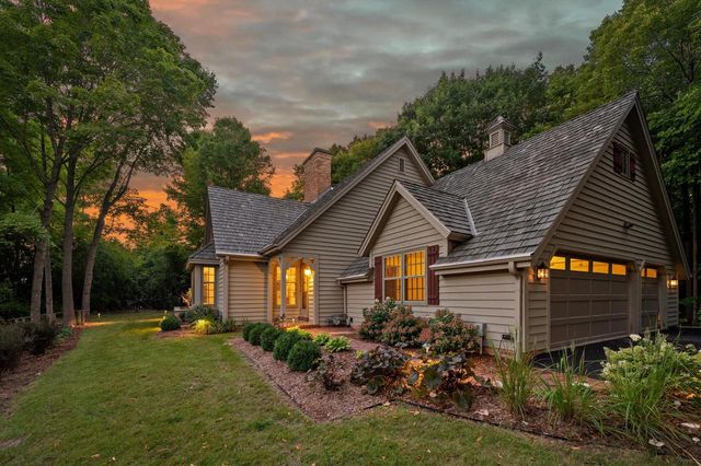 1520 W Manor LANE, River Hills, WI 53217
