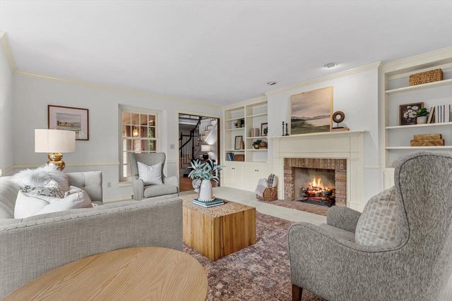 1520 W Manor LANE, River Hills, WI 53217