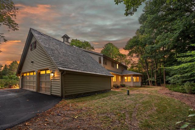 1520 W Manor LANE, River Hills, WI 53217