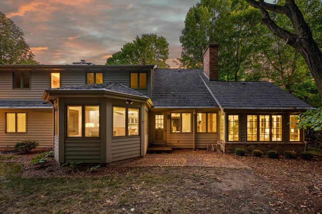 1520 W Manor LANE, River Hills, WI 53217