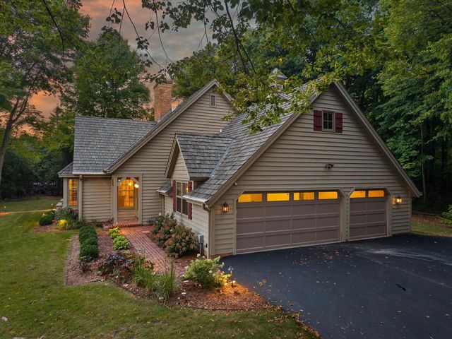 1520 W Manor LANE, River Hills, WI 53217