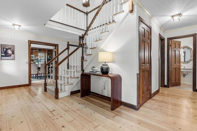 1520 W Manor LANE, River Hills, WI 53217