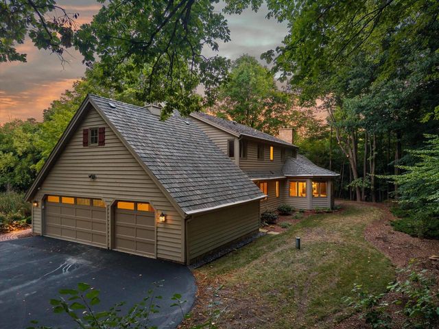 1520 W Manor LANE, River Hills, WI 53217