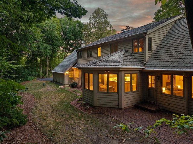 1520 W Manor LANE, River Hills, WI 53217