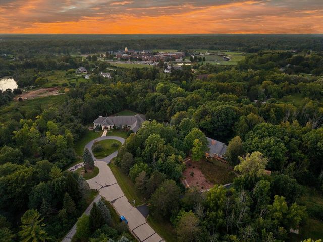 1520 W Manor LANE, River Hills, WI 53217