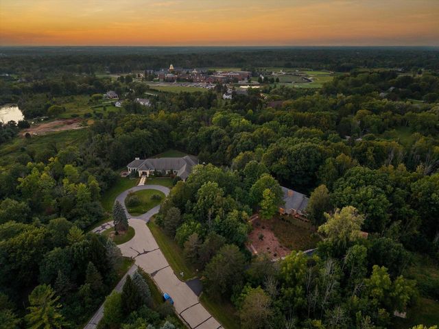 1520 W Manor LANE, River Hills, WI 53217
