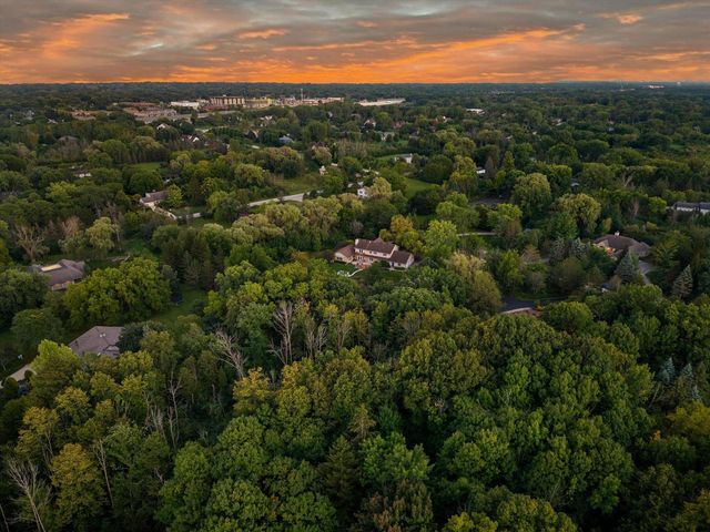 1520 W Manor LANE, River Hills, WI 53217