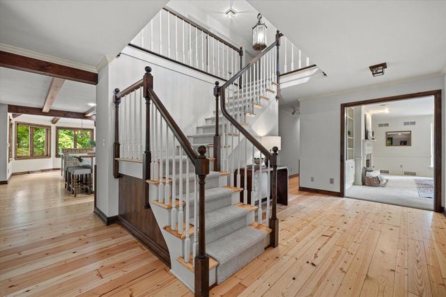1520 W Manor LANE, River Hills, WI 53217