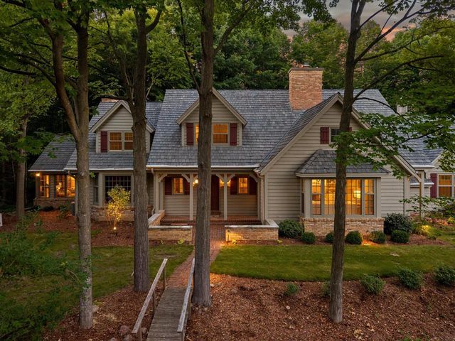 1520 W Manor LANE, River Hills, WI 53217