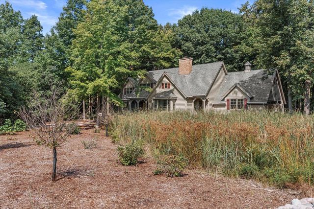 1520 W Manor LANE, River Hills, WI 53217