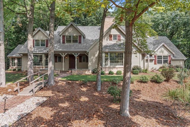 1520 W Manor LANE, River Hills, WI 53217