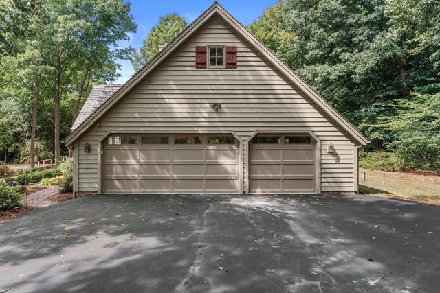1520 W Manor LANE, River Hills, WI 53217