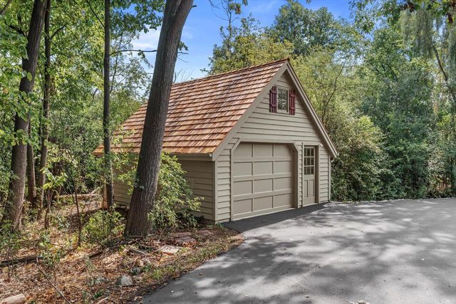1520 W Manor LANE, River Hills, WI 53217