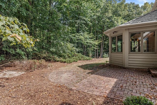1520 W Manor LANE, River Hills, WI 53217
