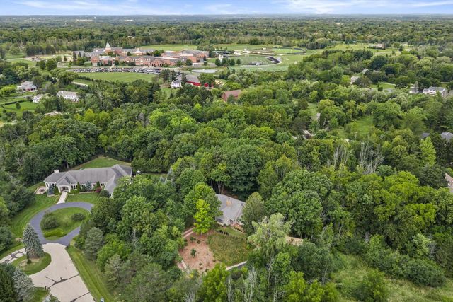 1520 W Manor LANE, River Hills, WI 53217