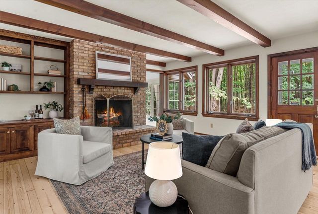 1520 W Manor LANE, River Hills, WI 53217