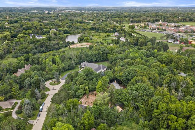 1520 W Manor LANE, River Hills, WI 53217